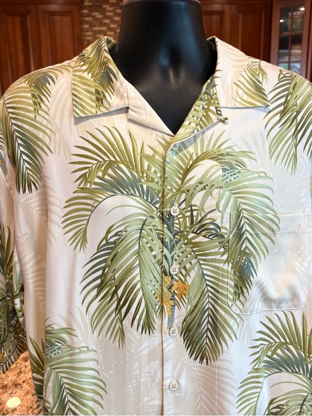 Tommy Bahama men’s 100% silk camp shirt. Sharp Cream with Green Palm Print.